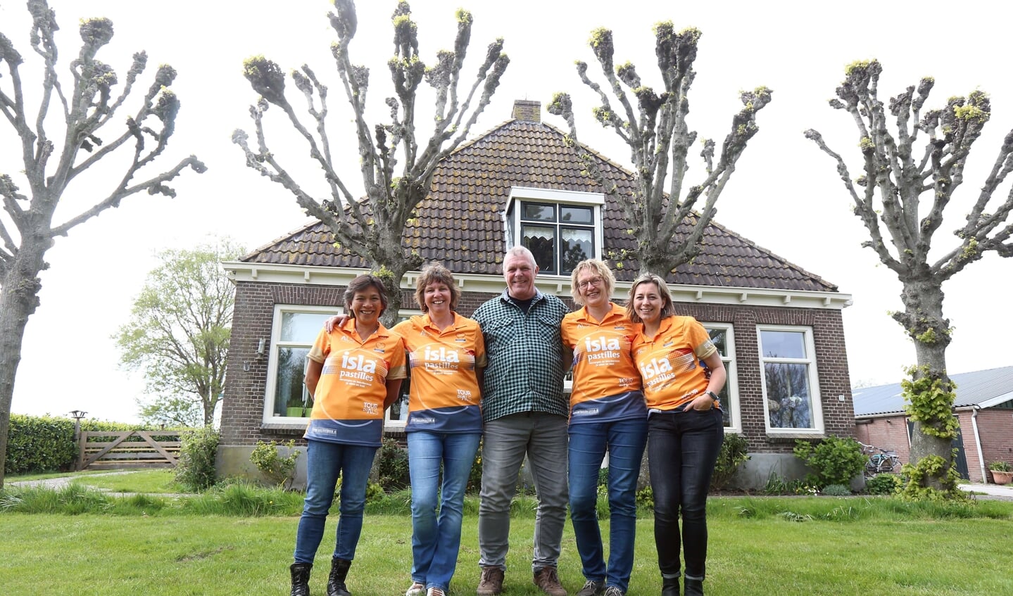 Team Gersleat-Polder, Annie, Siepie, Hieke en Anneke, met in het midden Jouke.