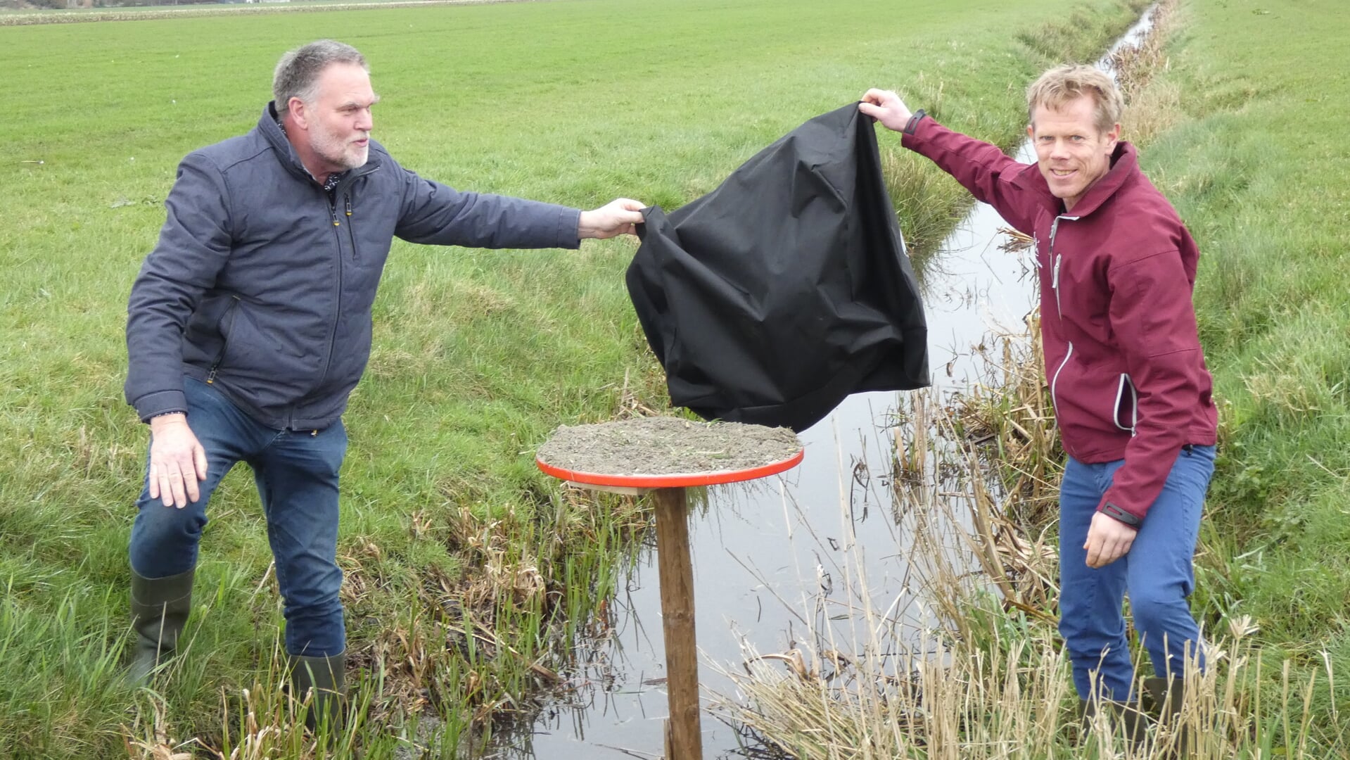 Wethouder Durk Durksz en Warner de Leeuw van ELAN