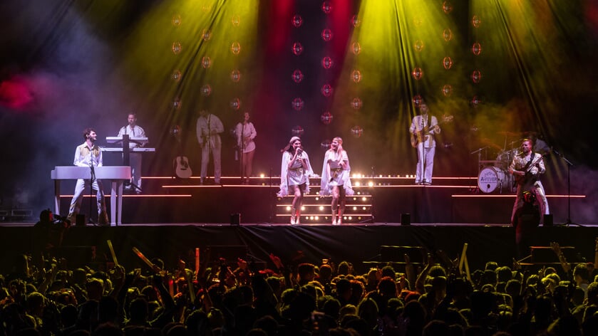 De ABBA tributeband A*Fever sloot Oerrock 2024 af met een spetterend optreden