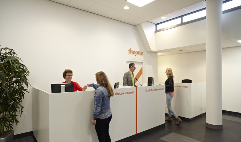 De theorie-examens zijn de eerste examens waarmee het CBR weer start.