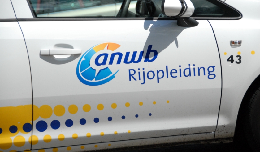 De ANWB is gemeten naar het aantal B-examens per jaar, de grootste franchiseorganisatie in de rijscholenbranche.