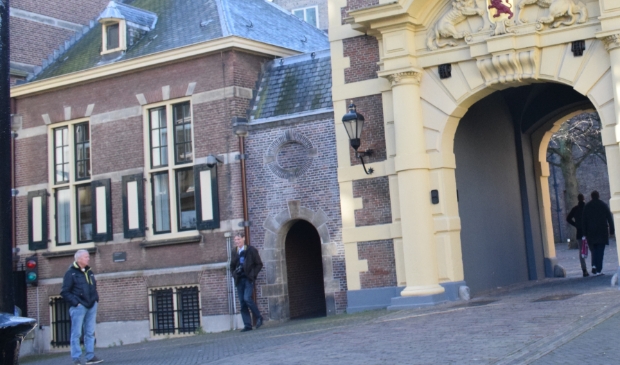 <p>Rijschoolhouders protesteren morgen bij het Binnenhof.</p>