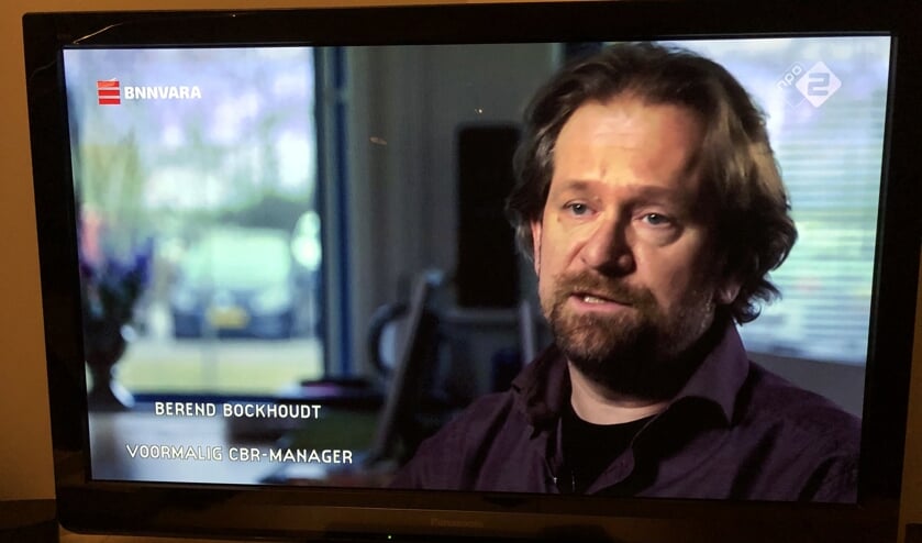 Berend Bockhoudt legt in de tv-uitzending van Zembla uit waarom het ICT-systeem van het CBR faalt.