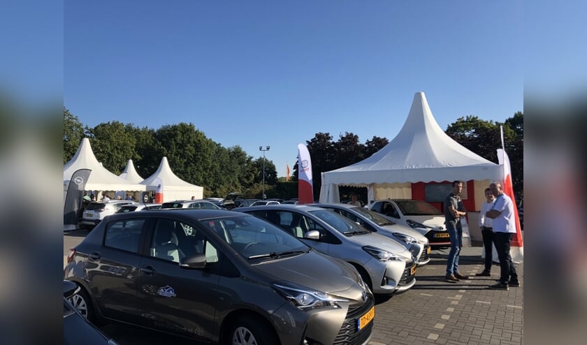 Lesauto's testen is een van de onderdelen van de Nationale Rijschooldag.