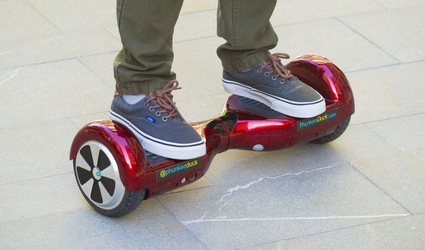 Voor het Hoverboard is de openbare weg verboden terrein, maar dat weet niet iedereen.