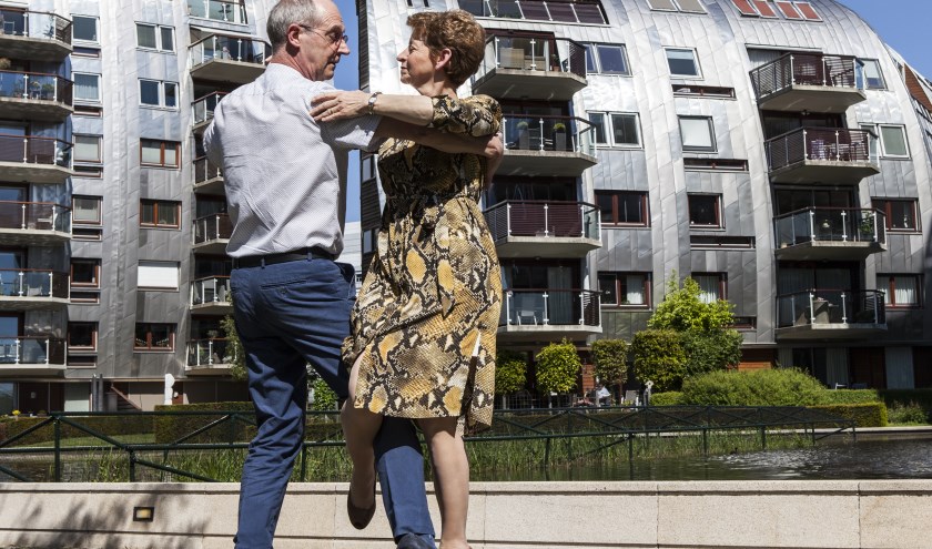 Er zijn heel wat liefdes ontstaan bij Dansinstituut Wim Voeten, op de foto Niek en José Burg. Foto: Michel van de Langenberg