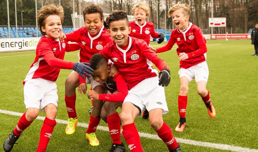 Spelers van het PSV FUNdament. Foto: Aaron van Zandvoort