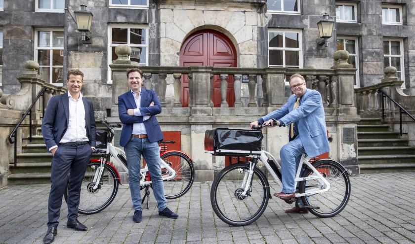 Jan Hoskam (r), wethouder Economische Zaken Gemeente Den Bosch, Jan-Willem van Mourik (m), ondernemer - Delivery Bike en Leo van Schijndel (l), Investment Manager BIM-BIF. Foto: John van Hamond