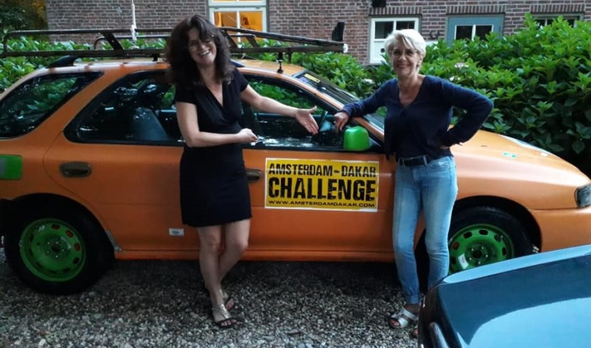 Miranda Viguurs en Franka Mes staan 2 november als team Happy Orange in hun knaloranje barrel aan de start van de Amsterdam Dakar Challenge