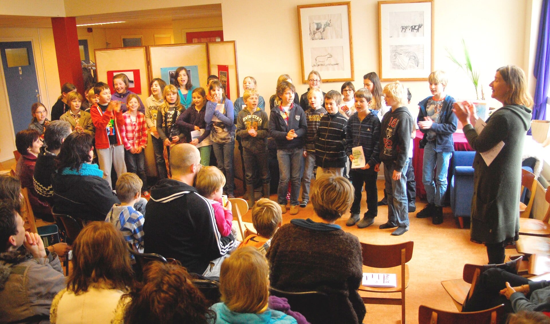 Kinderen op de Vrije School in actie met gedichten.
