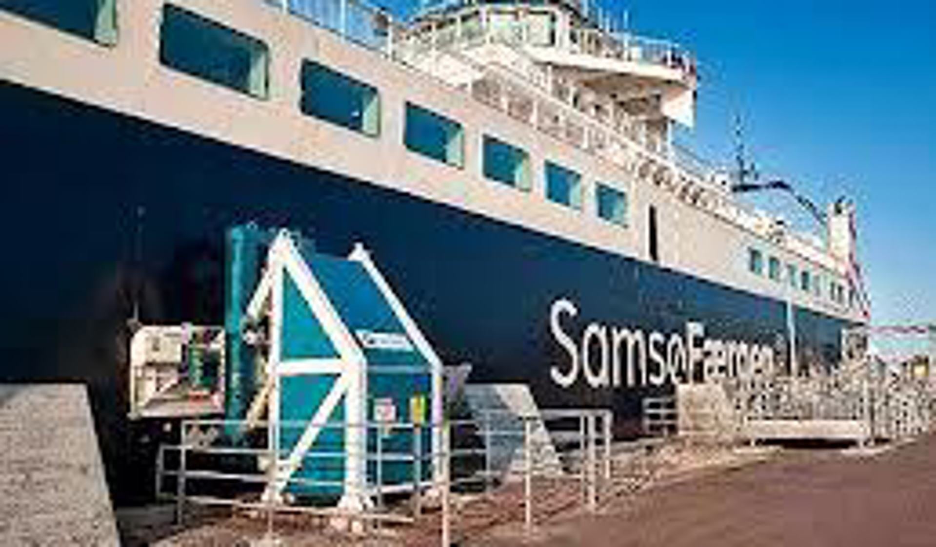 Foto van een kast (MoorMaster) waarmee een veerboot in Denemarken op zijn plek wordt gehouden.