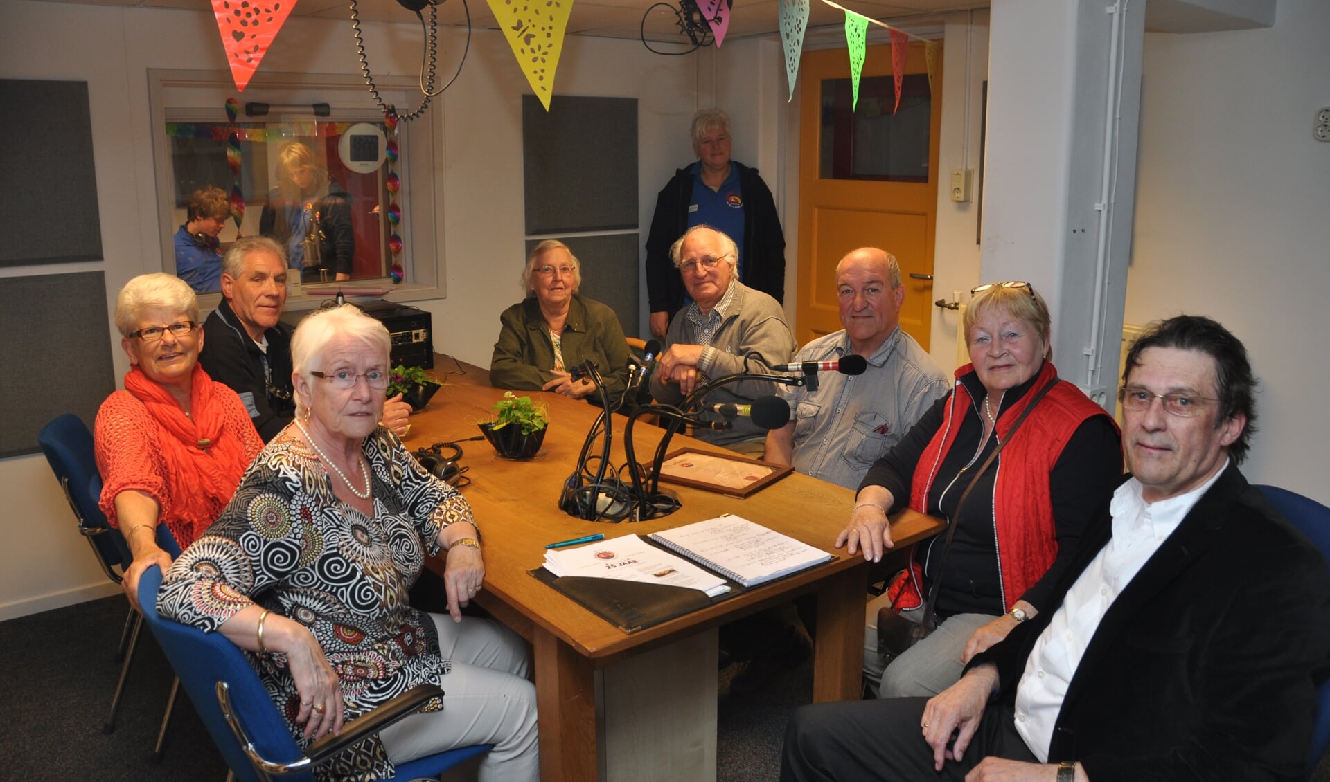 Radio Texel nam afscheid van tien medewerkers.