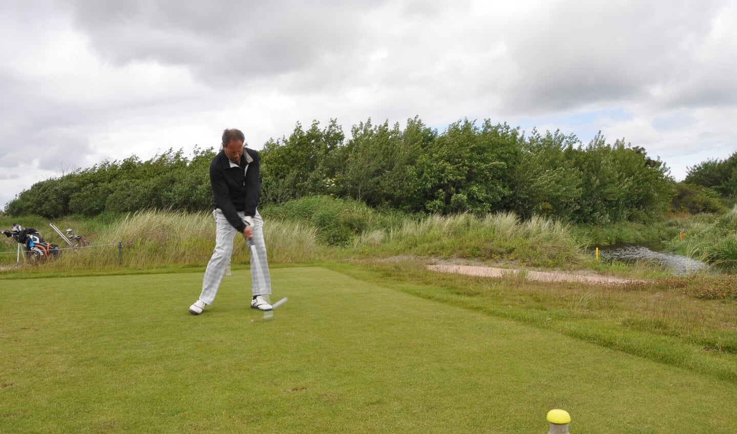 Iwan Groothuis in actie op de vernieuwde golfbaan.