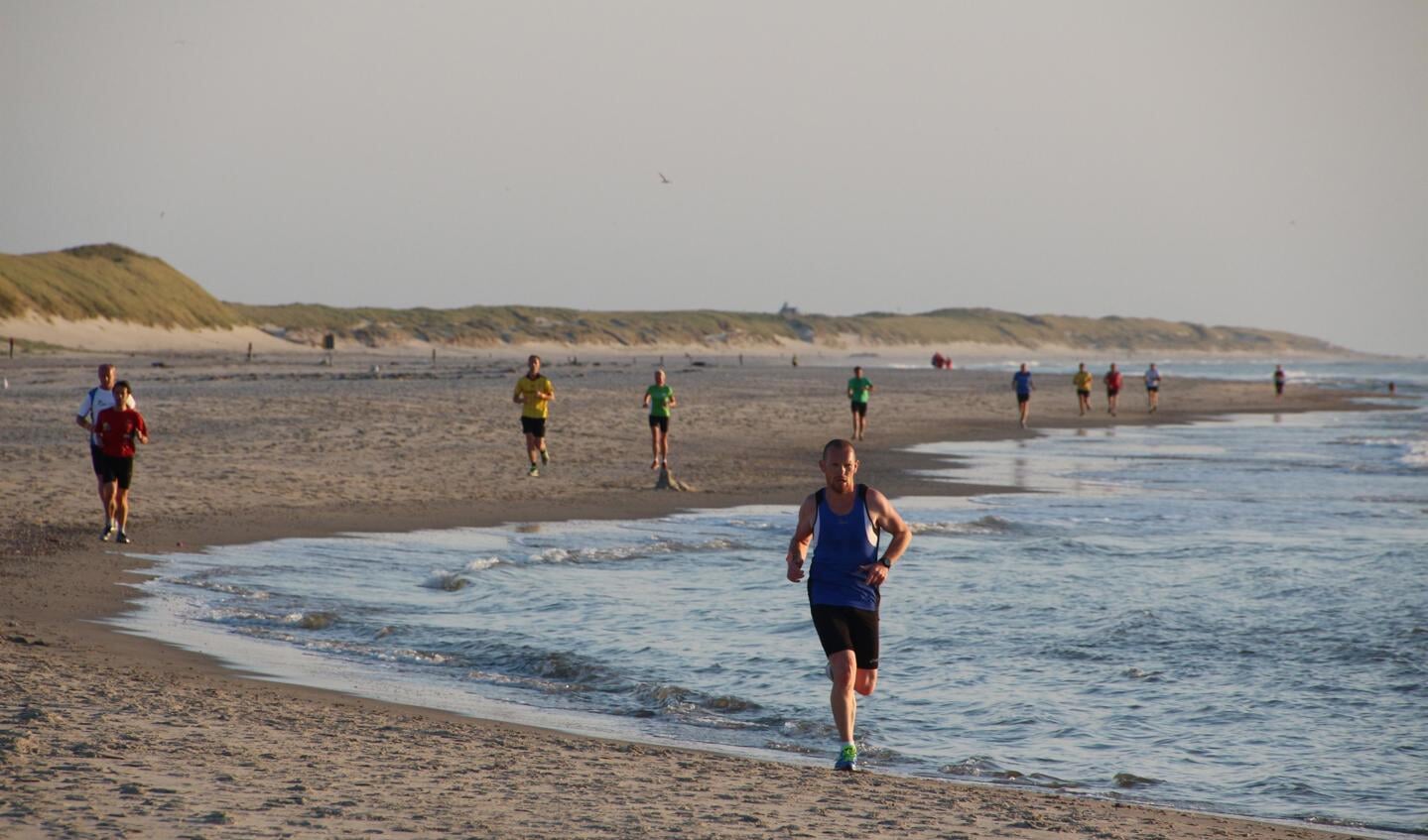 65 deelnemers doen woensdag mee aan de laatste Krimstrandloop van het seizoen, georganiseerd door Atletiekvereniging Texel.