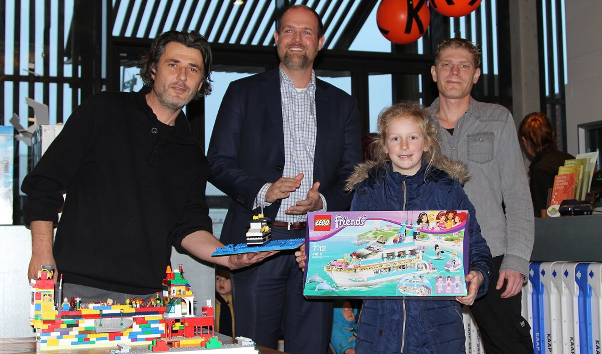 Benthe Bousma won de LEGO-bouwwedstrijd in Kaap Skil
