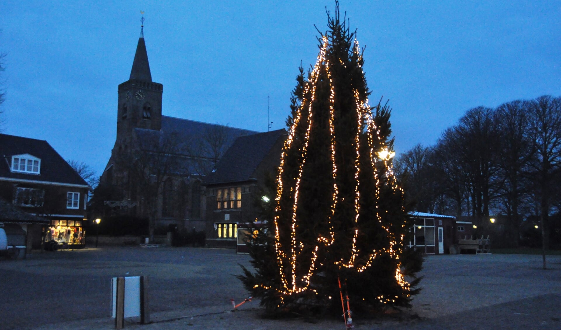 De kerstboom op de Groeneplaats.