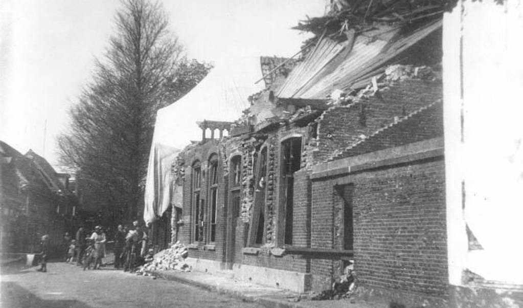 Verwoestingen in de Parkstraat in Den Burg. (Foto collectie Luchtvaart en Oorlogsmuseum 1940-1945)