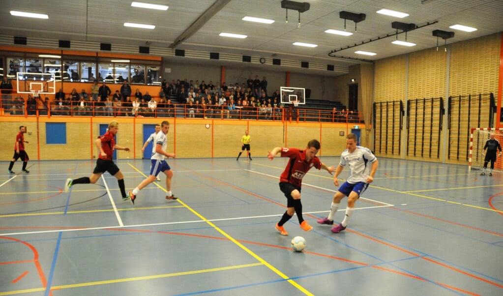 Een goed gevulde publieke tribune tijdens Texel'94 tegen Futsal Dragten in Ons Genoegen.