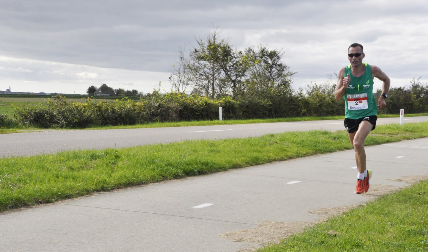 Jan Venhuizen, winnaar van de 21 km. (Foto Gerrit Verhoeven)