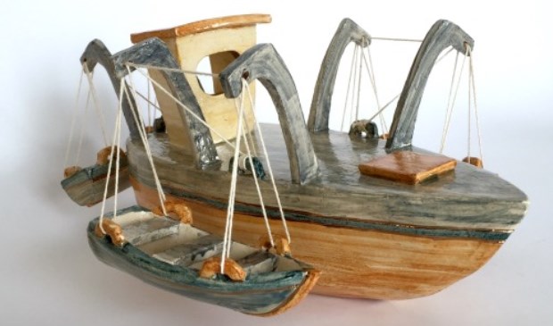 Edith Madou: 3 Life Boats (keramiek in Galerie Posthuys)