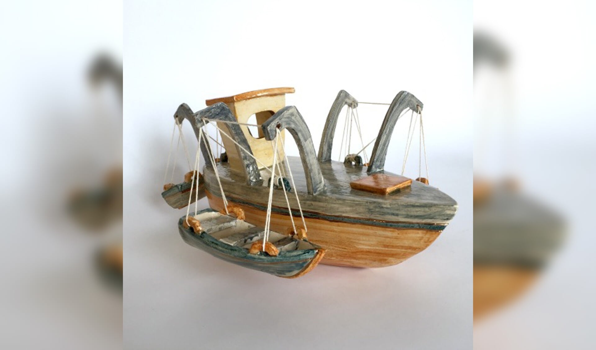Edith Madou: 3 Life Boats (keramiek in Galerie Posthuys)