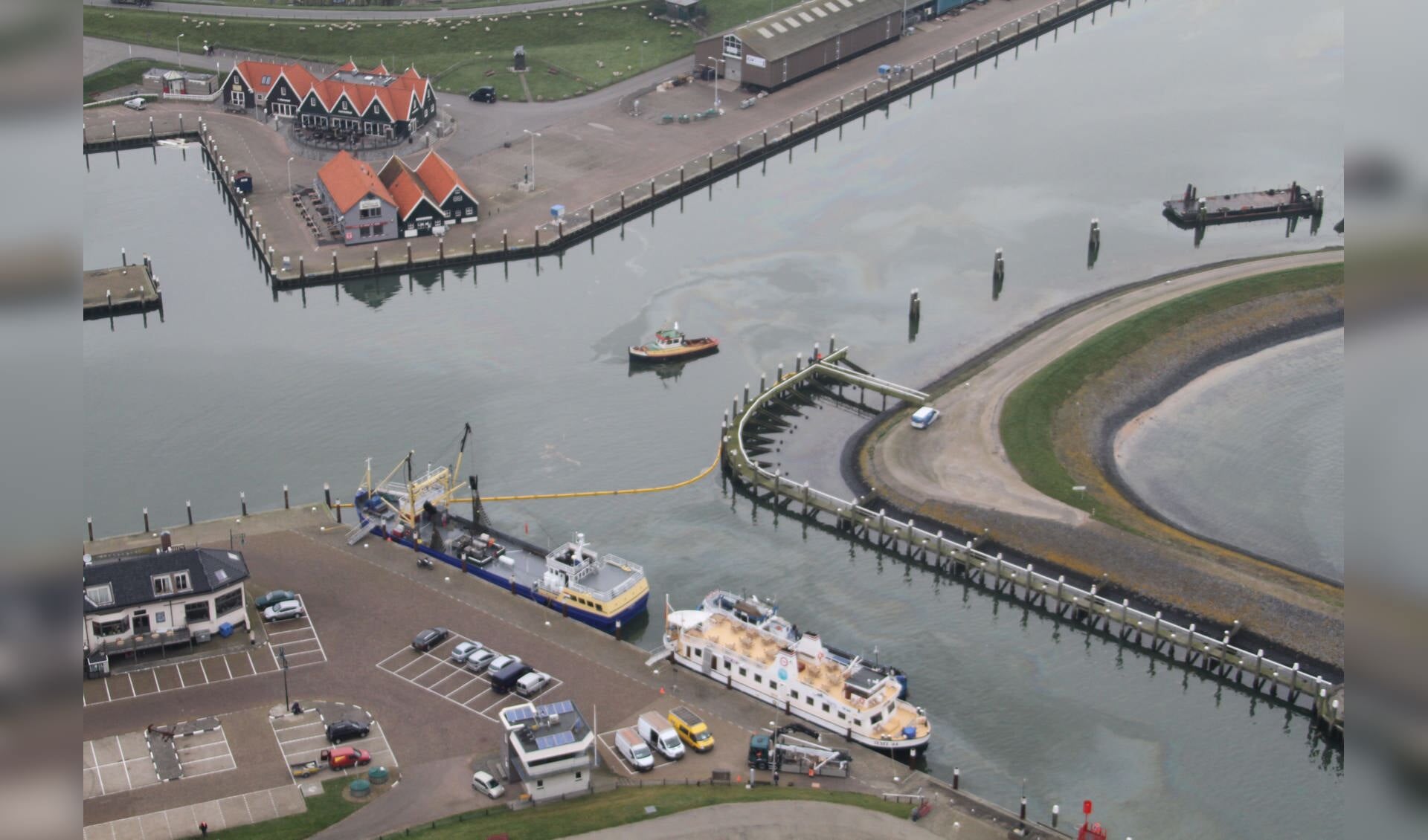 Een foto van de afgesloten haven die Rijkswaterstaat dinsdag verspreidde.