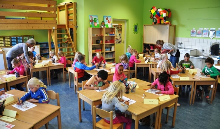 Kinderen in de klas op de Thijsseschool.