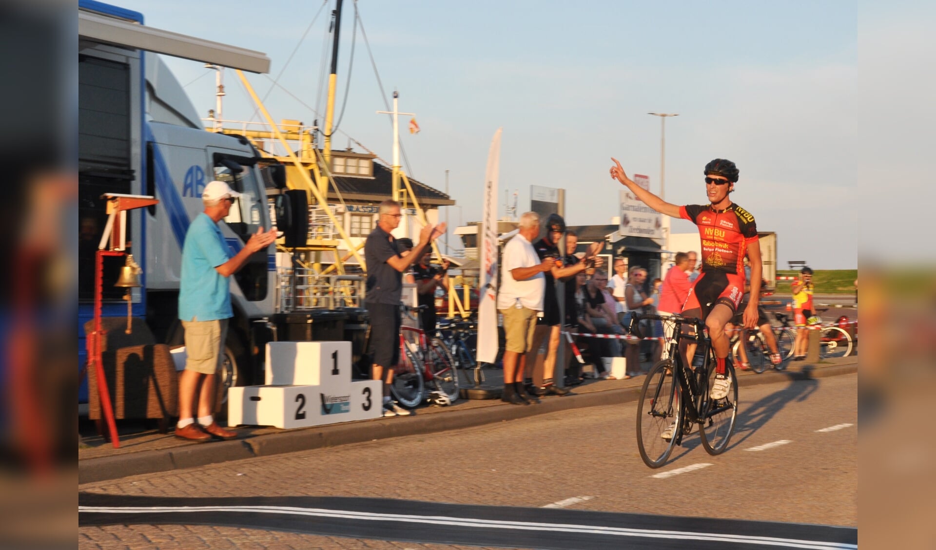 Luuk van der Meer wint de Ronde van Oudeschild.