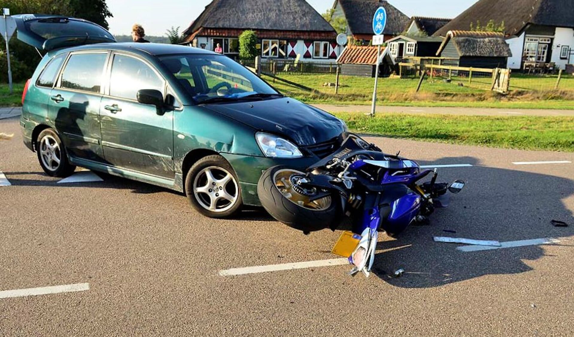 Ongeval op de kruising van de Bakkenweg met de Westerweg. (Foto Texelphoto)