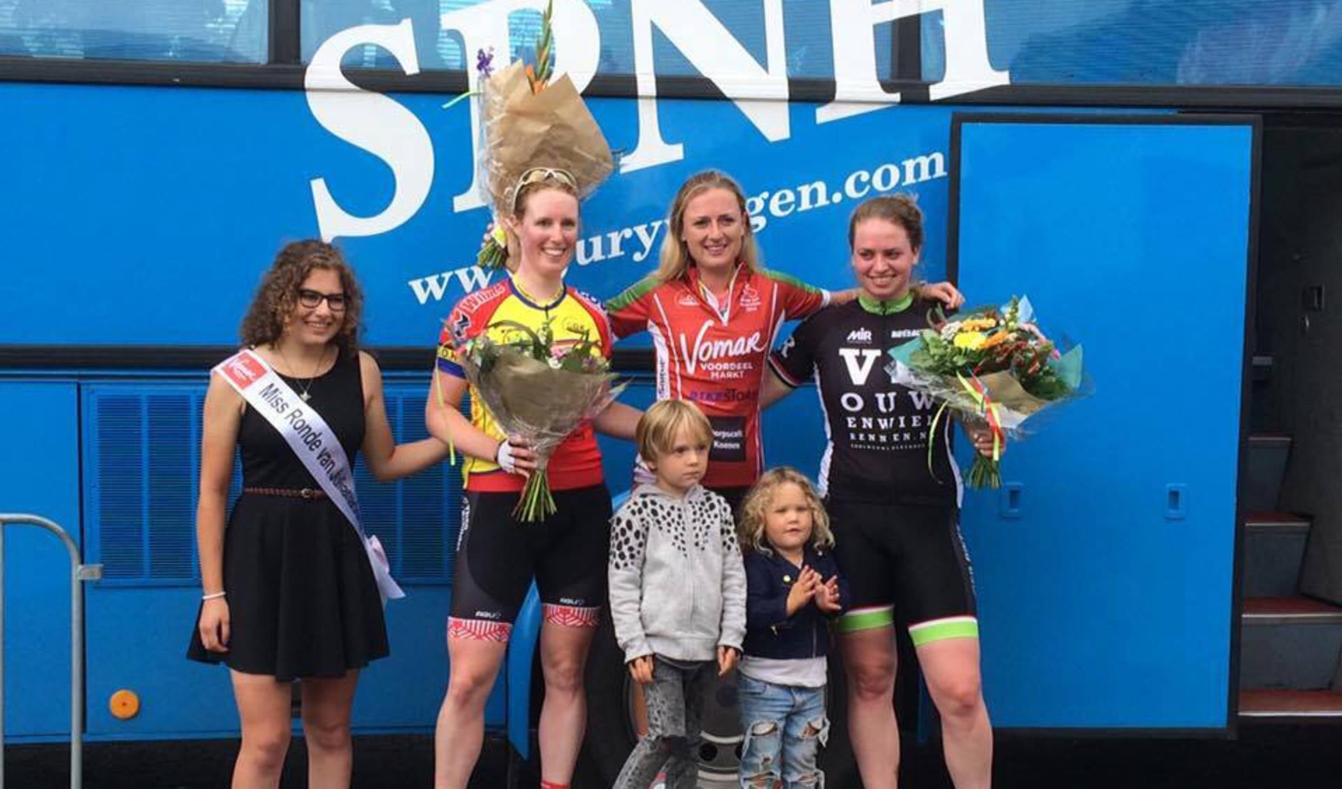 Winst voor Denise Betsema bij de Ronde van Julianadorp. (Foto Cycling Team Texel)