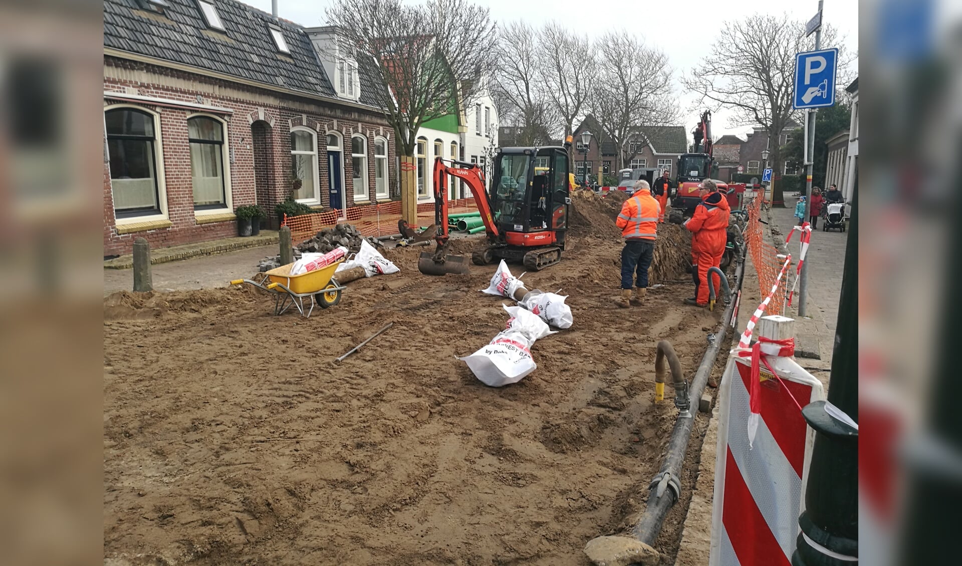 Wegwerkzaamheden aan de Weverstraat vorige week. 