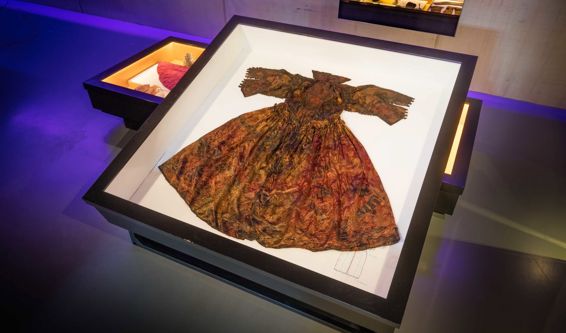 De koninklijke jurk, het pronkstuk van de Palmhoutwrak-collectie