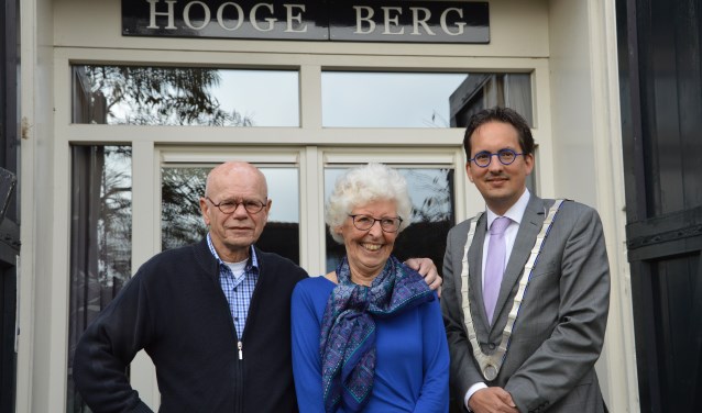 Ben en Geri Rab vieren woensdag hun zestigjarig huwelijk. Ze kregen onder meer bezoek van burgemeester Uitdehaag.  