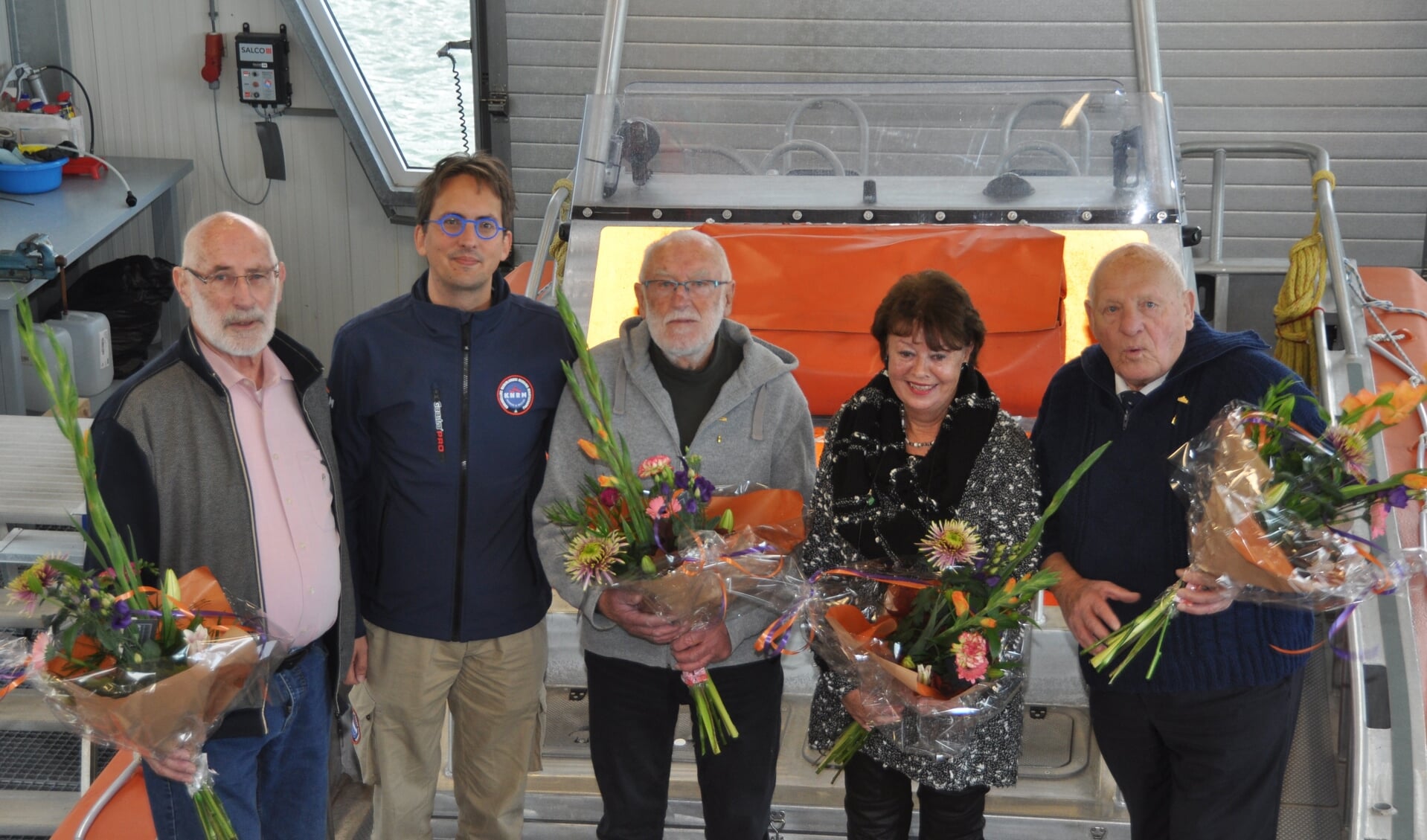 Vlnr Simon Dros, burgemeester Michiel Uitdehaag, Floris Parlevliet, Margreet de Graaff en Jan Geus.