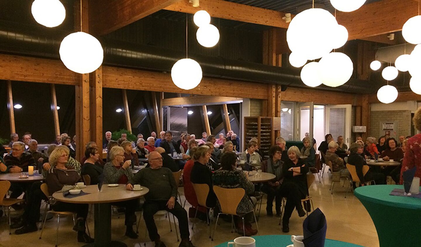 In het restaurant van Ecomare kwamen ruim 180 Texelse vrijwilligers samen.