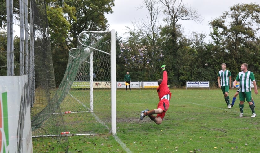 De vorige derby tussen De Koog en Oosterend op 2 oktober 2016.