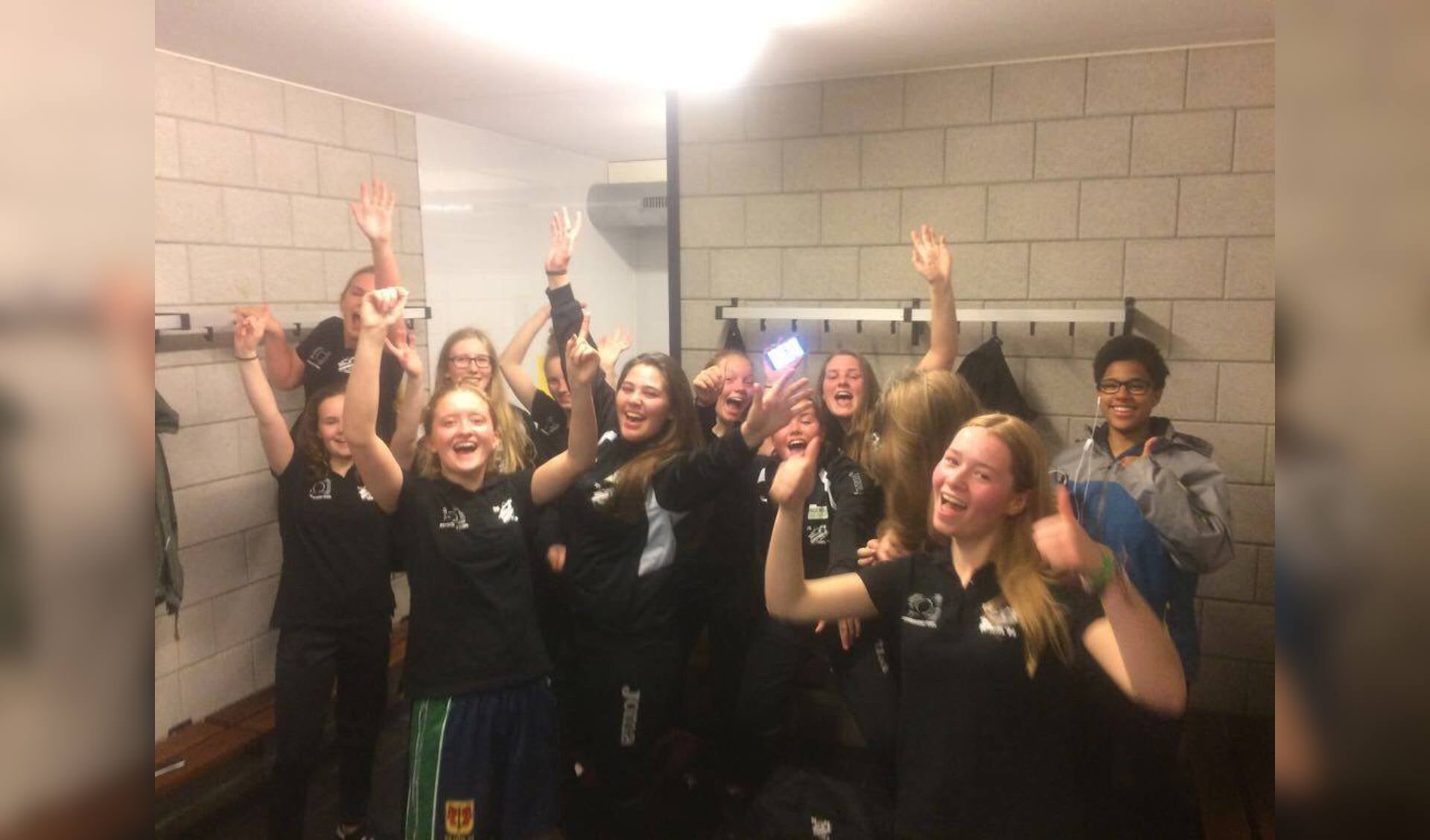 De Texelse dames vorige week in de kleedkamer na de 1-3 winst op Schagen. 