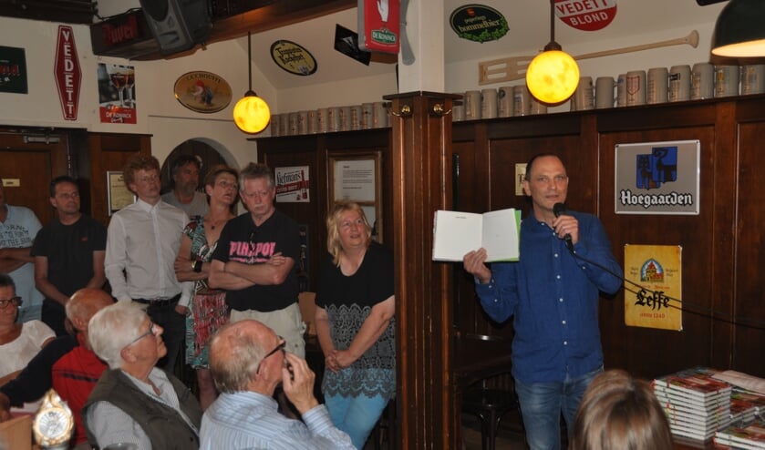 Kees Hopman presenteert het boek 'Ingezonden stukken' over Frans Hopman.