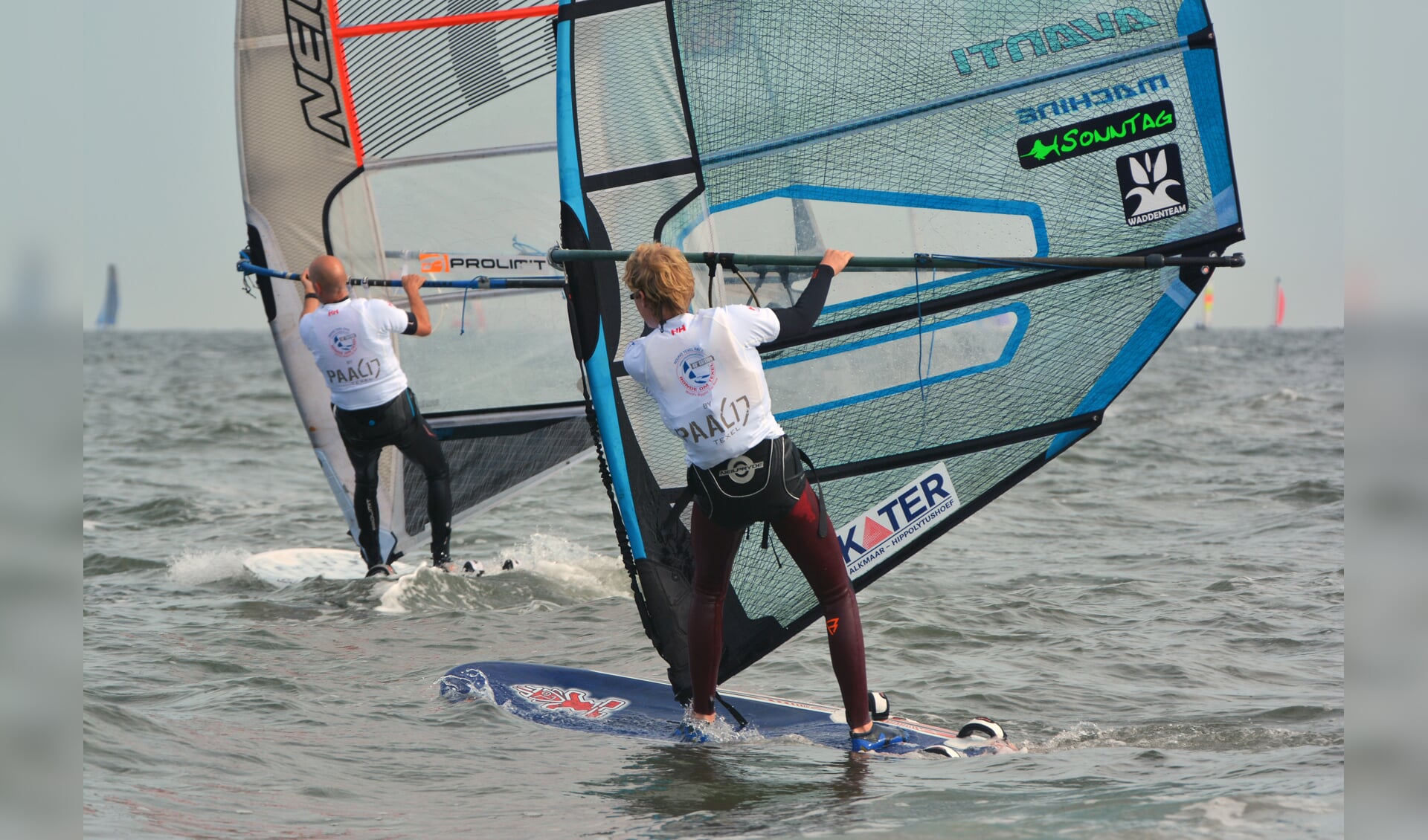 Surfers tijdens de Ronde om Texel afgelopen zaterdag.