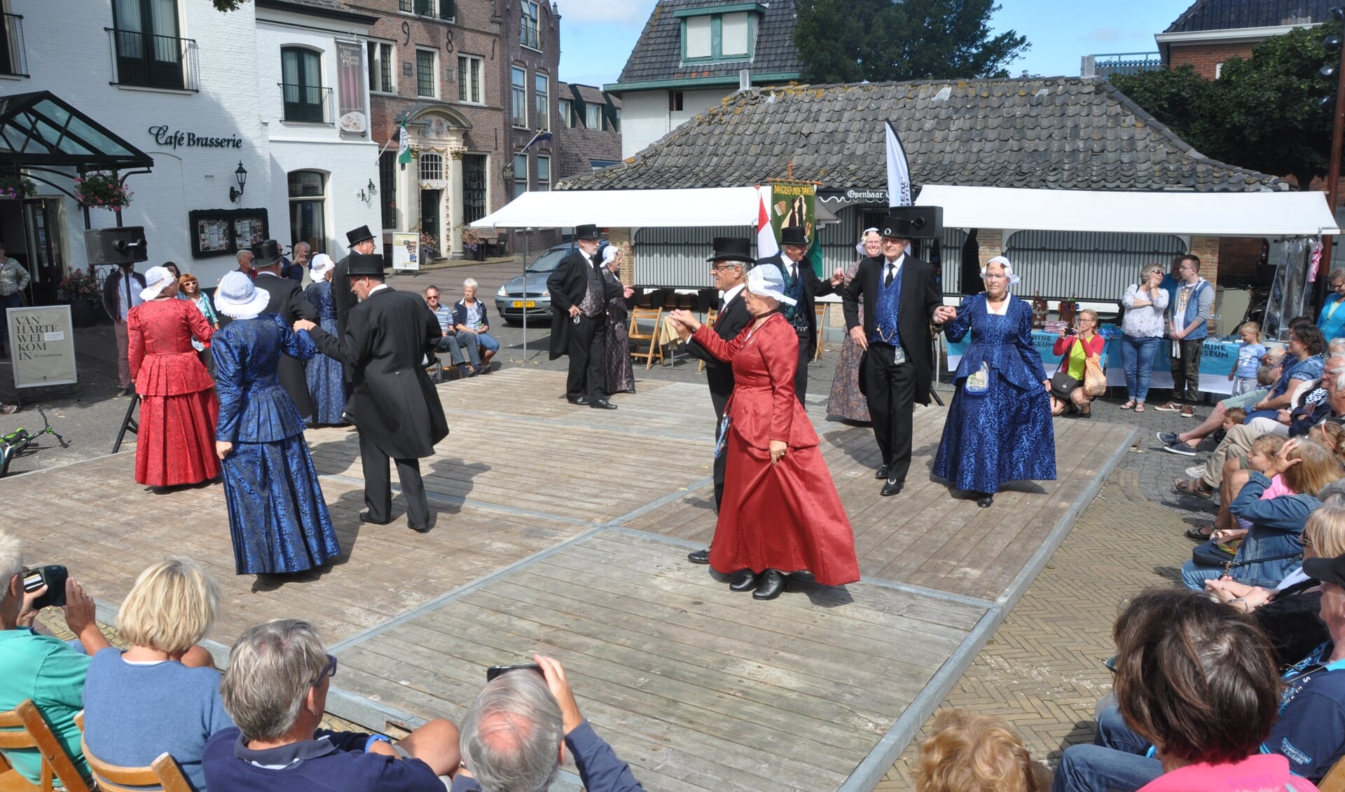 Oude dansen in het centrum van Den Burg.