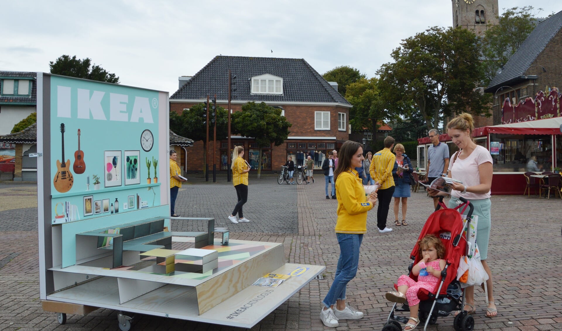 Het campagneteam van IKEA streek dinsdag neer op de Groeneplaats. 