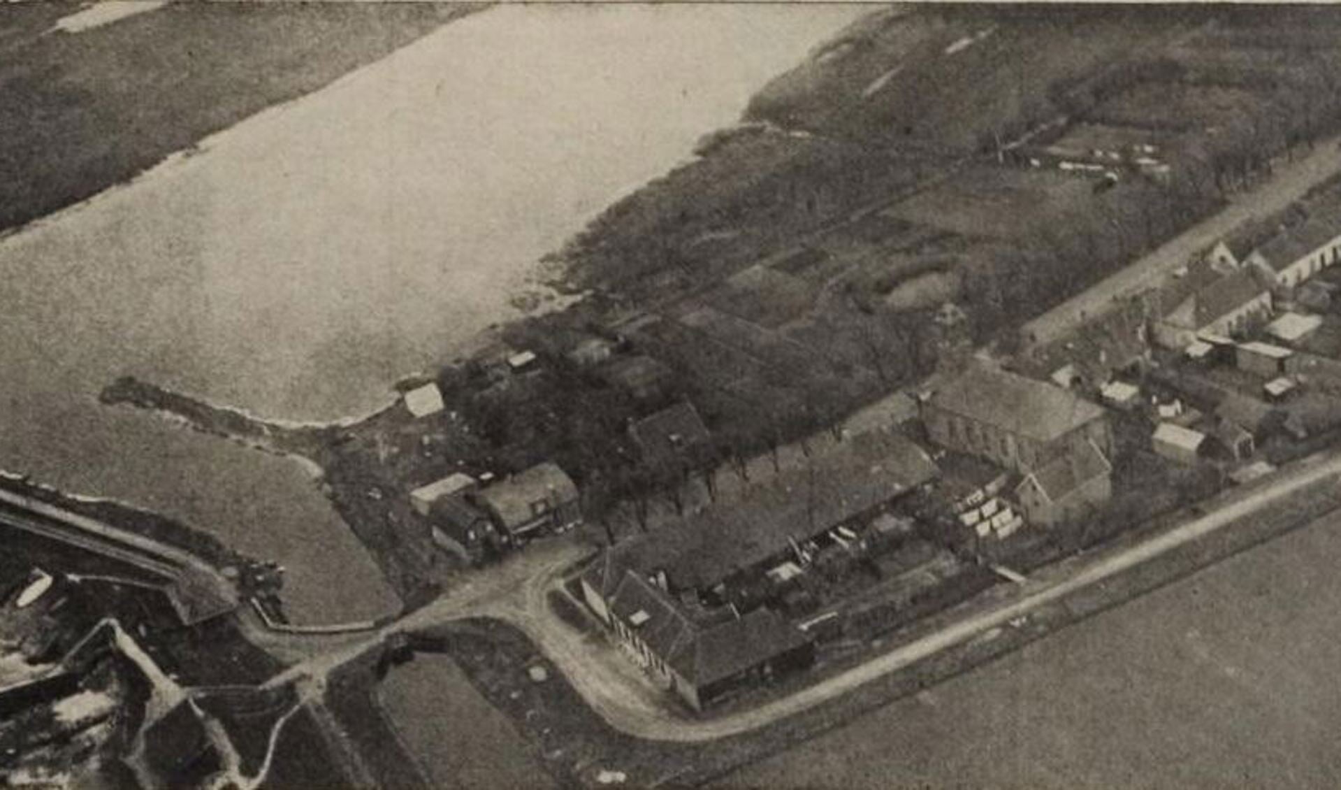 Luchtfoto De Cocksdorp in 1937.