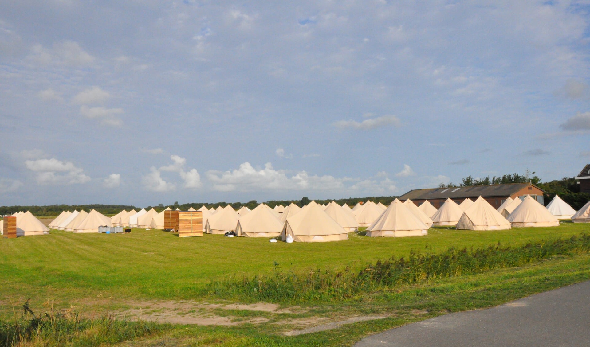 Het tentenkamp dat aan de Pontweg was opgebouwd.