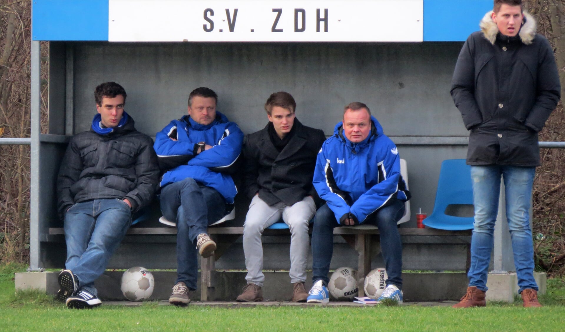 Ruud Wassenaar (linker man in de blauwe jas), Nico Kremer (rechts). De anderen zijn de geblesseerde spelers Daniël Bakker, Willem Rommets en Tom Bijl.