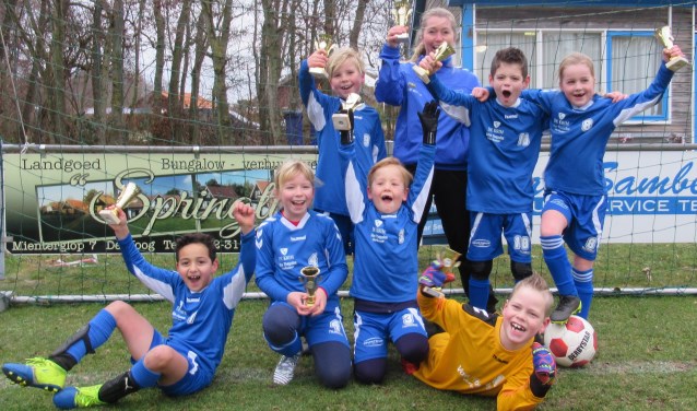 Feest bij team JO9 van SV De Koog.