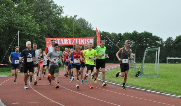 <p>Atletiekbaan in Den Burg (vóór de corona).</p>