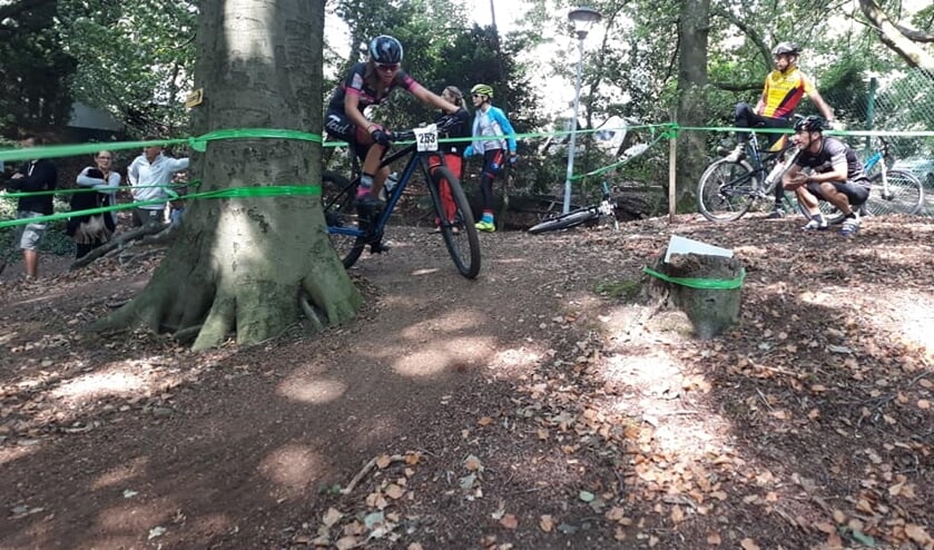 Lola Bakker in het Belgische Kluisbos.