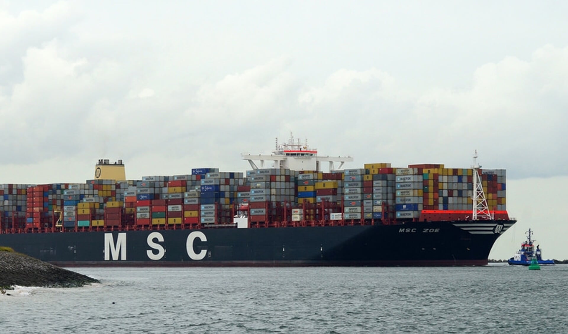 De MSC Zoë die afgelopen nacht containers verloor boven de Waddeneilanden.