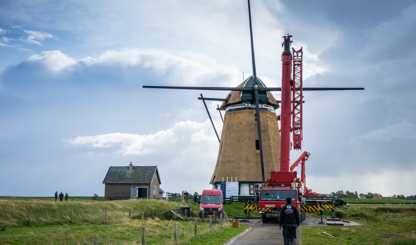 De roeden op molen Het Noorden zijn geplaatst.