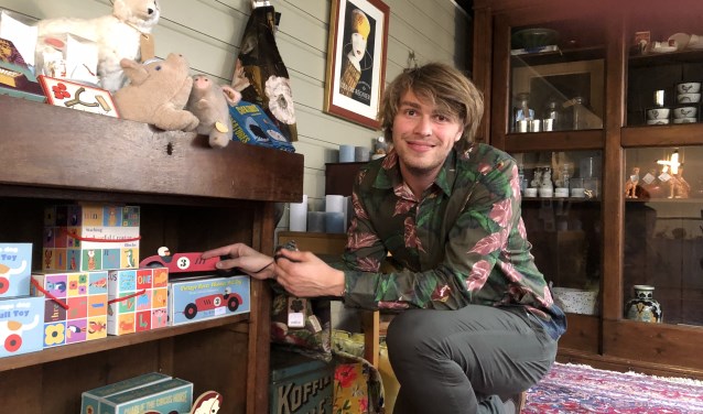 Olivier Verschoor in de winkel in de Weverstraat die hij zaterdag opent.